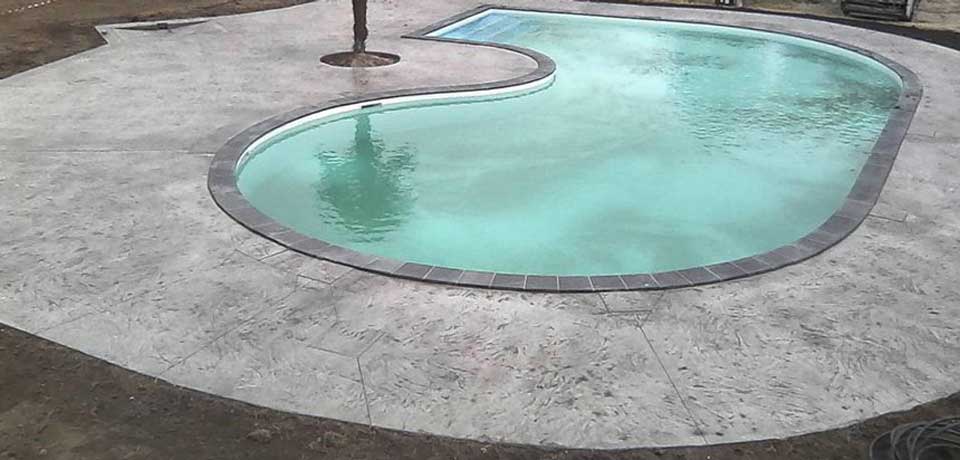 dallage en beton pour piscine